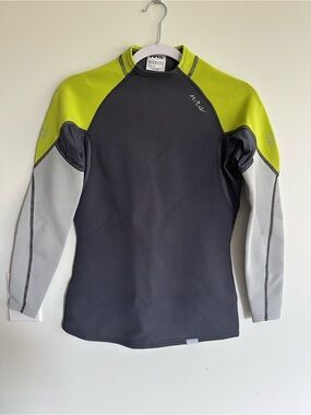 NRS Women’s Hydroskin Long-Sleeve Rash Guard - Black & Lime Water Surf Beach